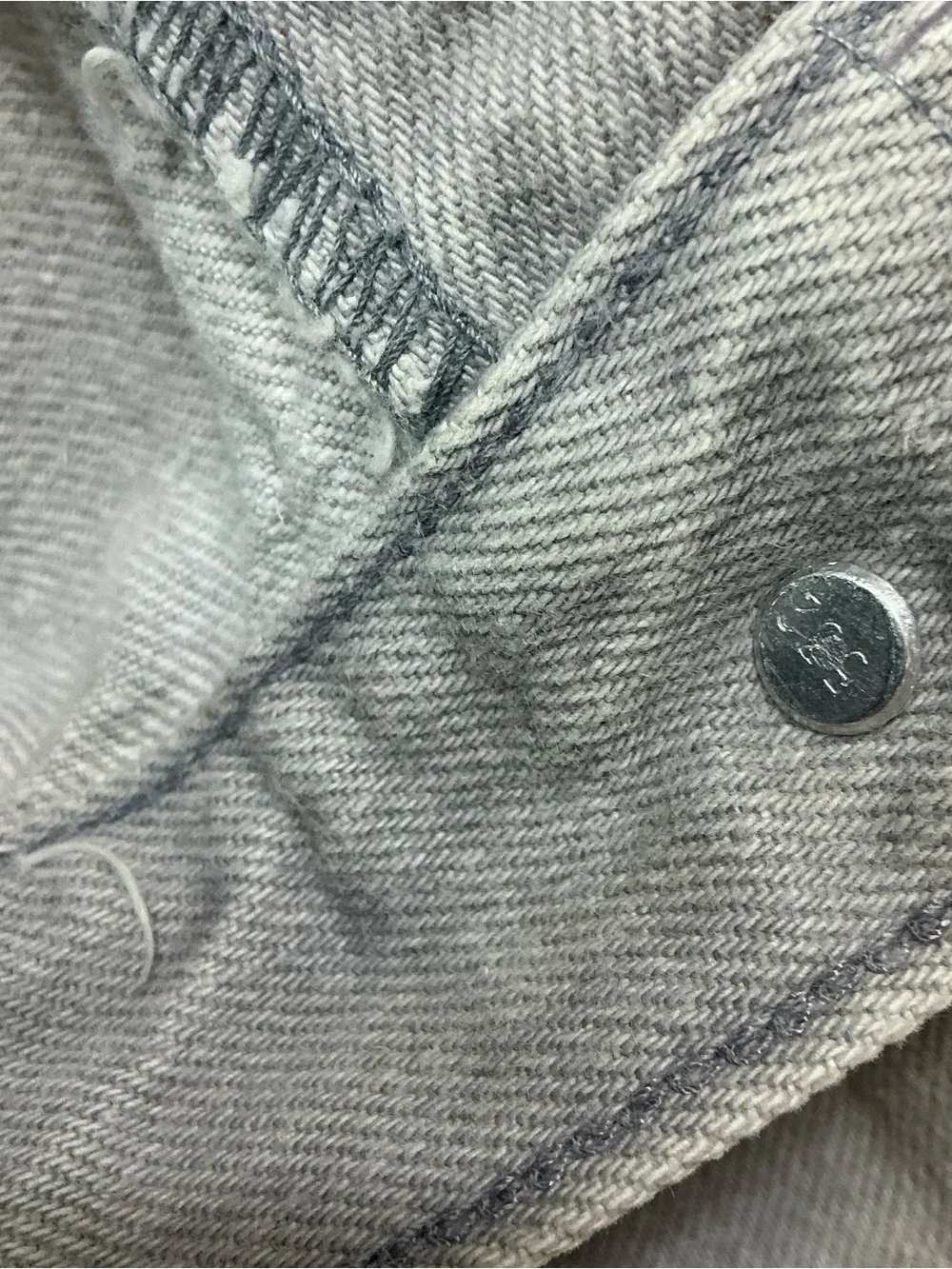 Vintage Levi’s 501 button fly 80s/90s light gray straight leg jeans 29 x 29 USA